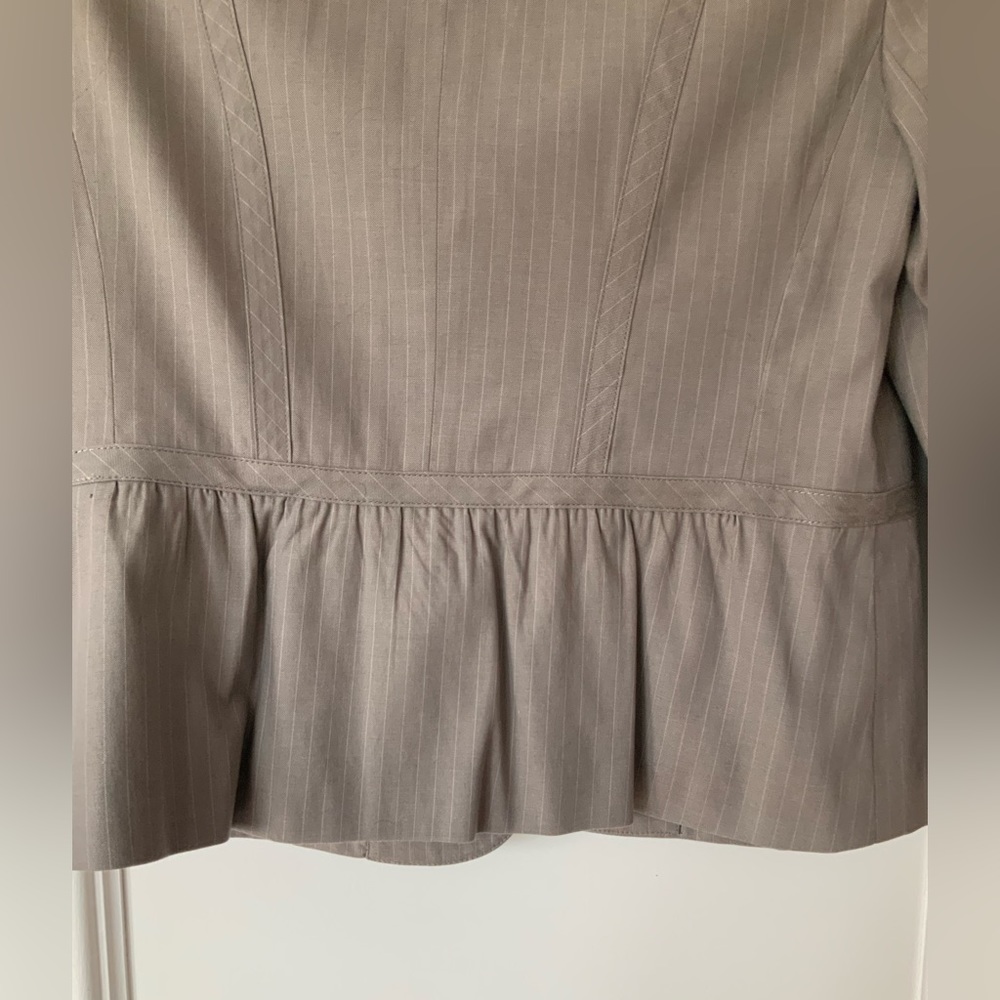 Ladies Suit - Picture 3 of 16